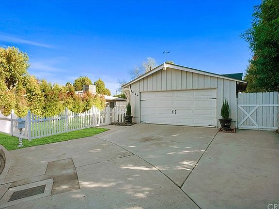 3rd image of 5644 Topeka Dr