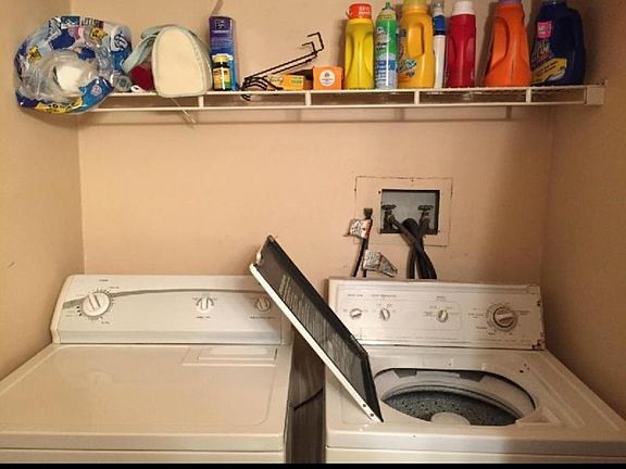 5th image of 2057 1/2 W Roscoe St #1R