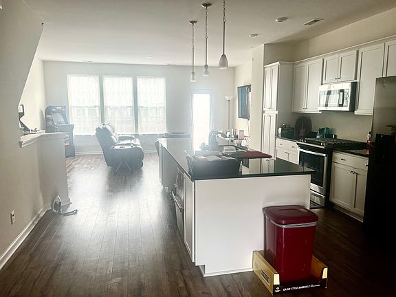 5th image of 607 Petunia Pl