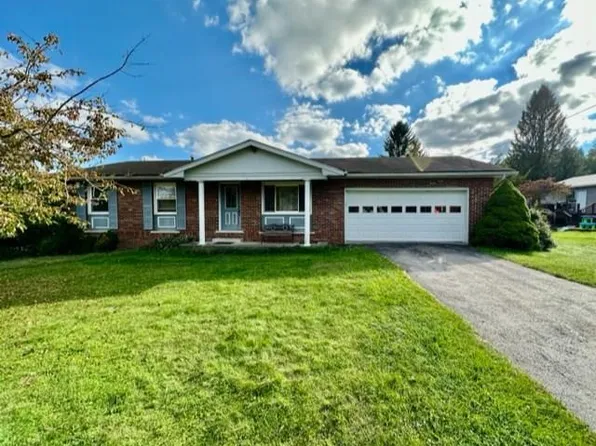 118 Deatra Dr, Shady Spring, WV 25918
