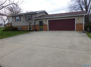 5806 Neill Ave, Walbridge, OH 43465