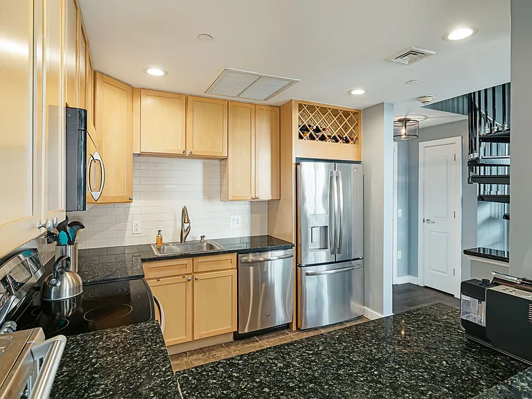111 S 15th St #P306 — Photo 4