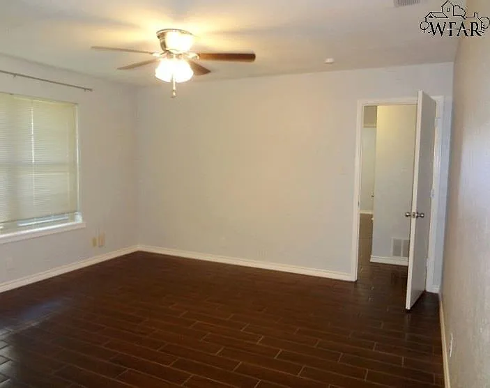 4714 Lois Ln — Photo 12