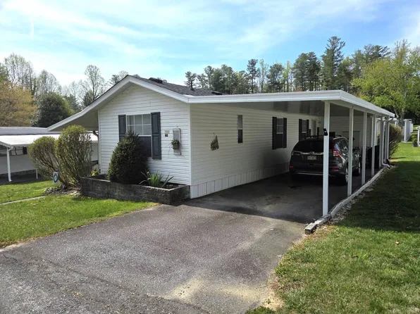 40 Silver Birch Ln, Hendersonville, NC 28739