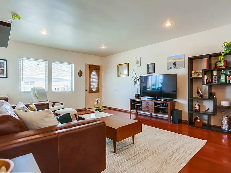 1063 Loring St — Photo 12