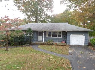 8 Laurelton Ave, Selden, NY 11784