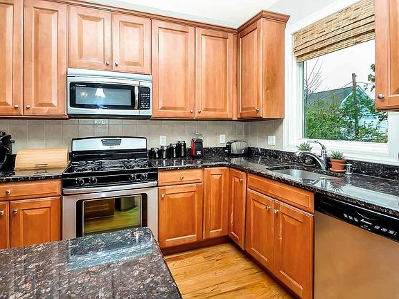 5th image of 630 Valley Brook Ave Unit 19