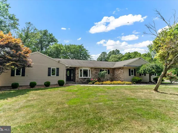 15 Ebelhare Rd, Pottstown, PA 19465