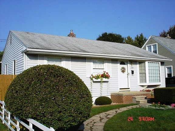 3rd image of 1258 Hull Ave