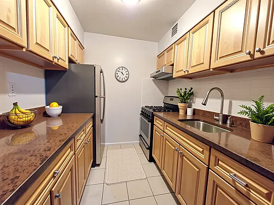 Rented by Voro Purple LLC | media 4