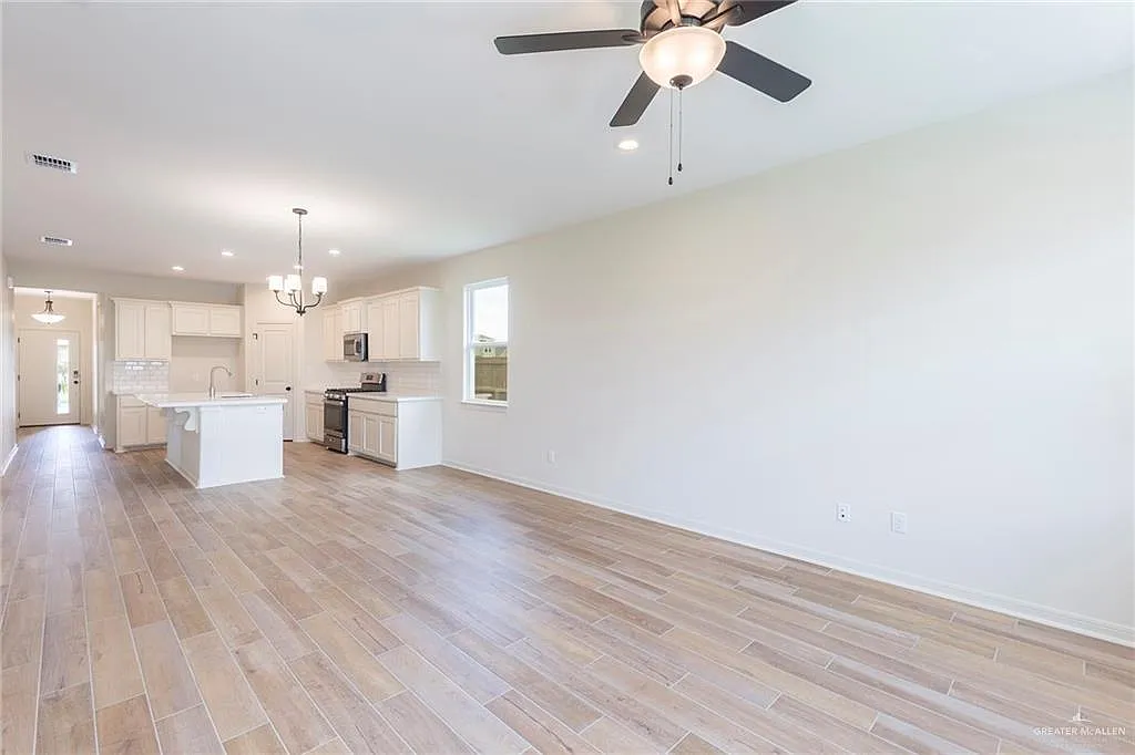 4 bed, 2.5 bath, 1932 sqft, $2,750 — Photo 3