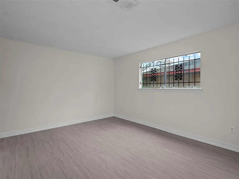 7329 Gleason Rd — Photo 17