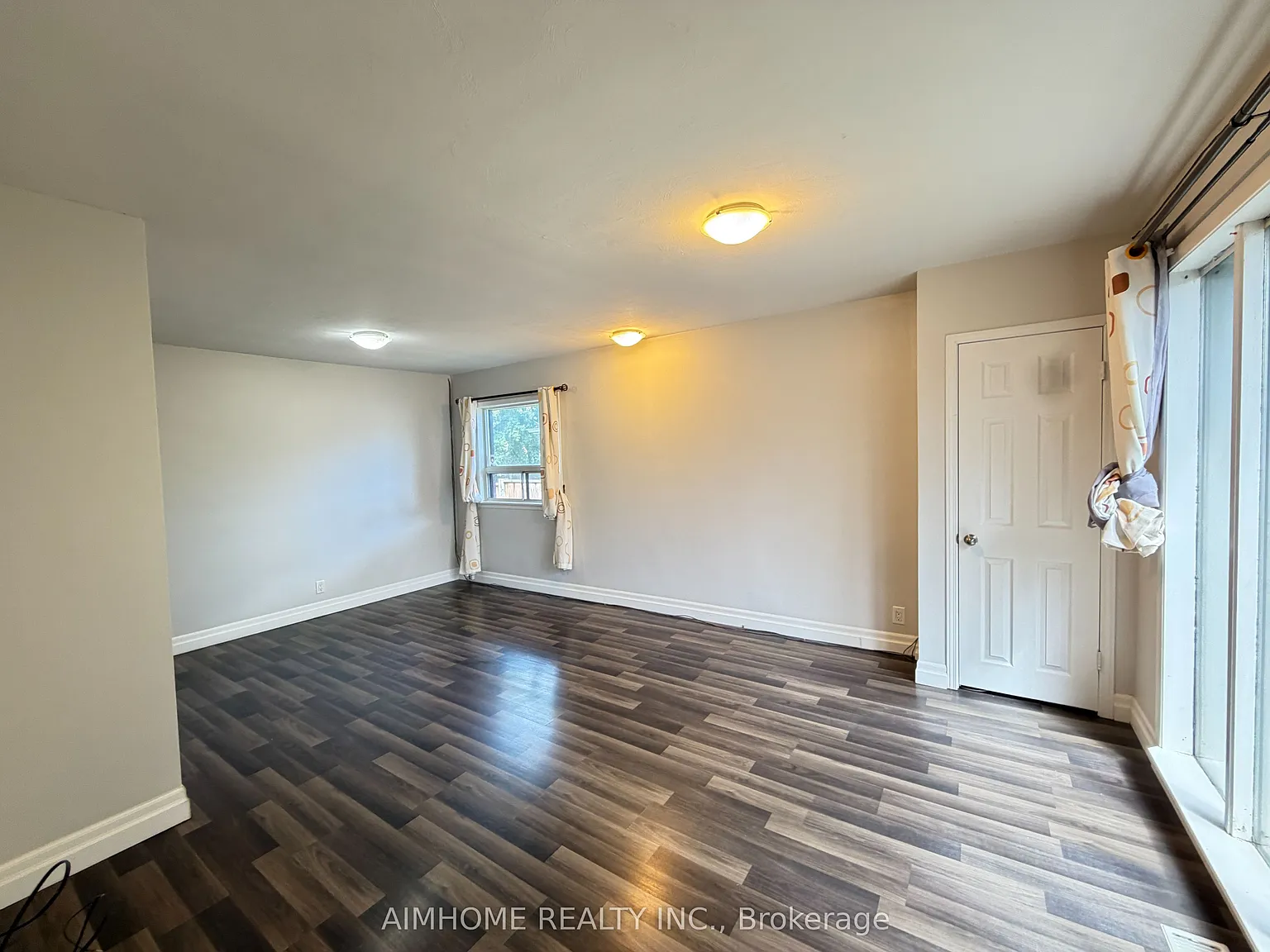 3 bed, $2,300 — Photo 2