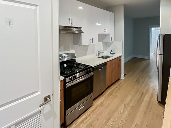 2nd image of 5943 1/2 N Magnolia Ave #1