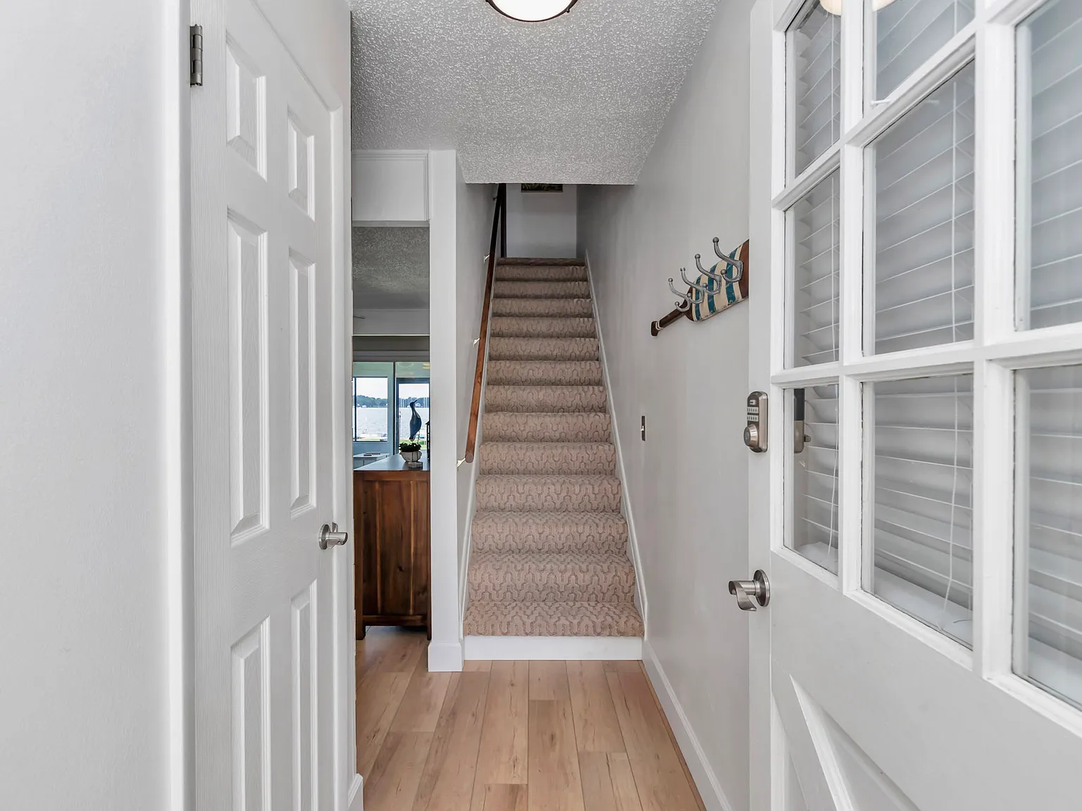 2 bed, 1200 sqft, $2,000 — Photo 4