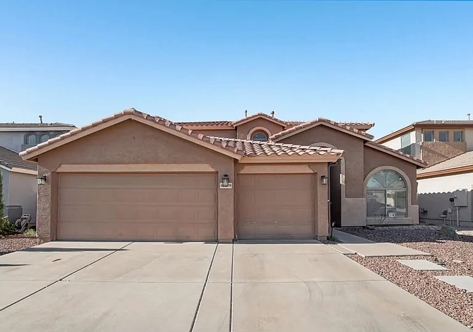 Spacious 4BR House in Maricopa — Photo 2