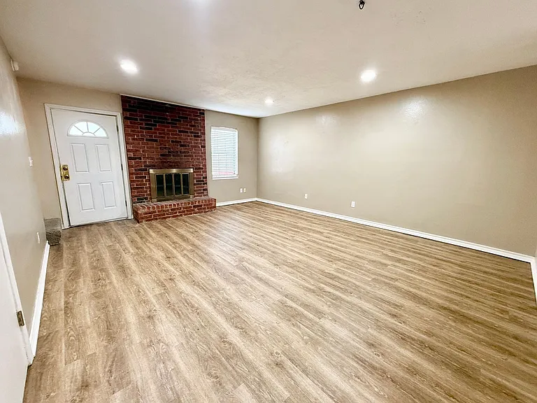 2329 Heatherfield Ln — Photo 4