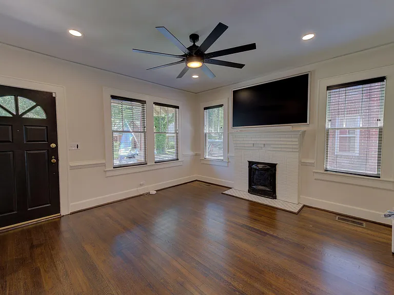 2405 Sumter St — Photo 5
