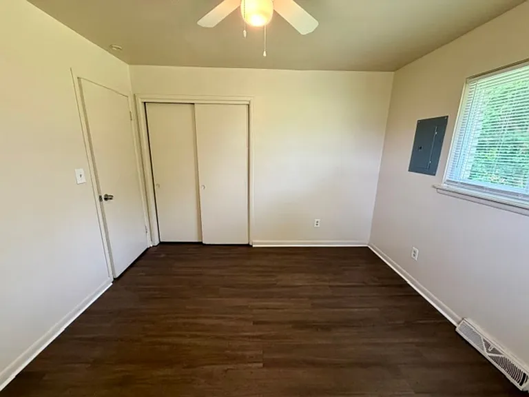 212 Arcola St — Photo 9