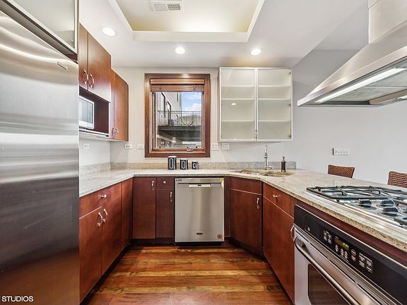 3rd image of 2052 W North Ave APT 23W