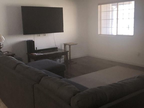 2nd image of 1051 Meadow Ln