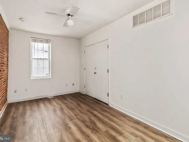 1122 William St — Photo 8