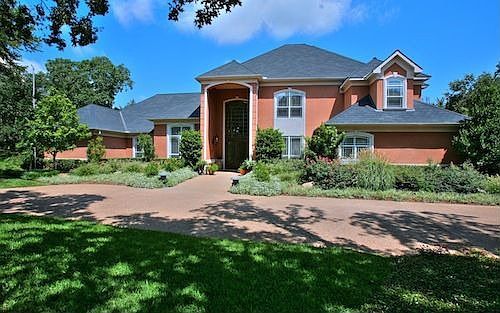 Front of House - right driveway
