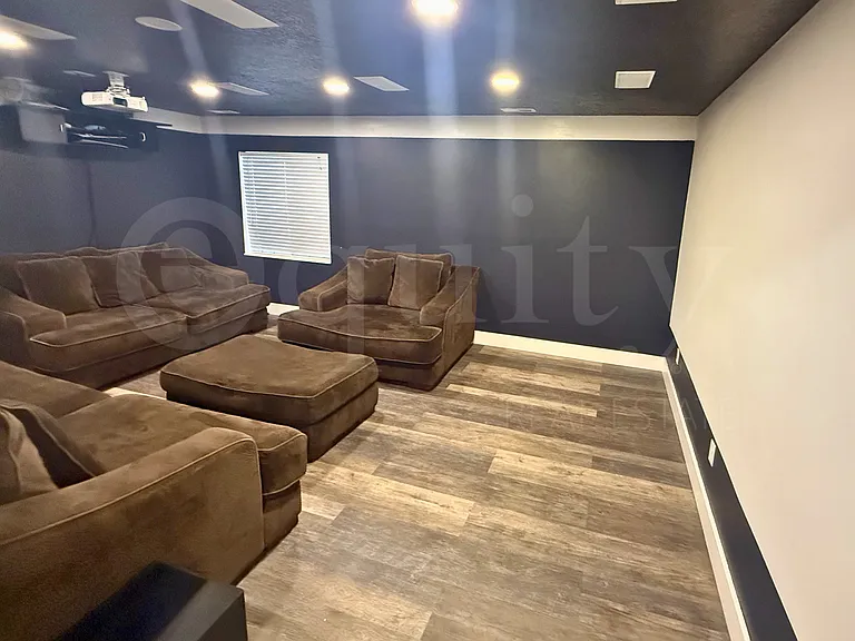 787 W Vahe St — Photo 16