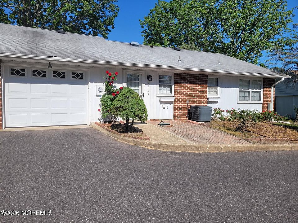 1st image of 929A Thornhill Court #929