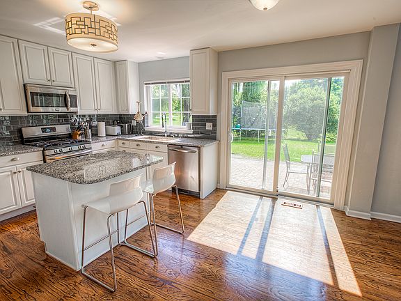 4th image of 1414 Churchill Ln
