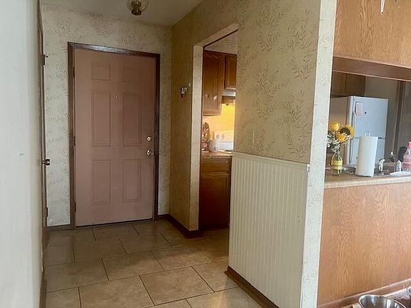 5th image of 203 Bartonwood Ct
