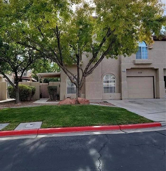 2605 Glen Green Ave