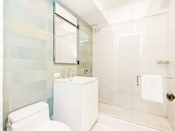 211 East 51st Street image 6 of 10