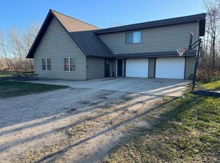 33211 310th St, Roseau, MN 56751