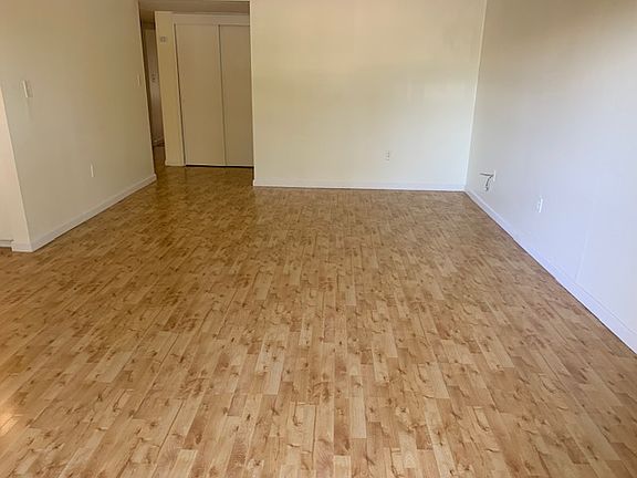 5th image of 276 Tradewinds Dr APT 3