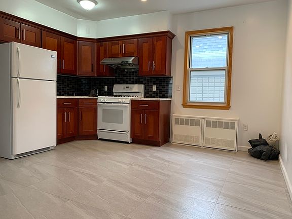 5th image of 82-27 Saint James Ave #2