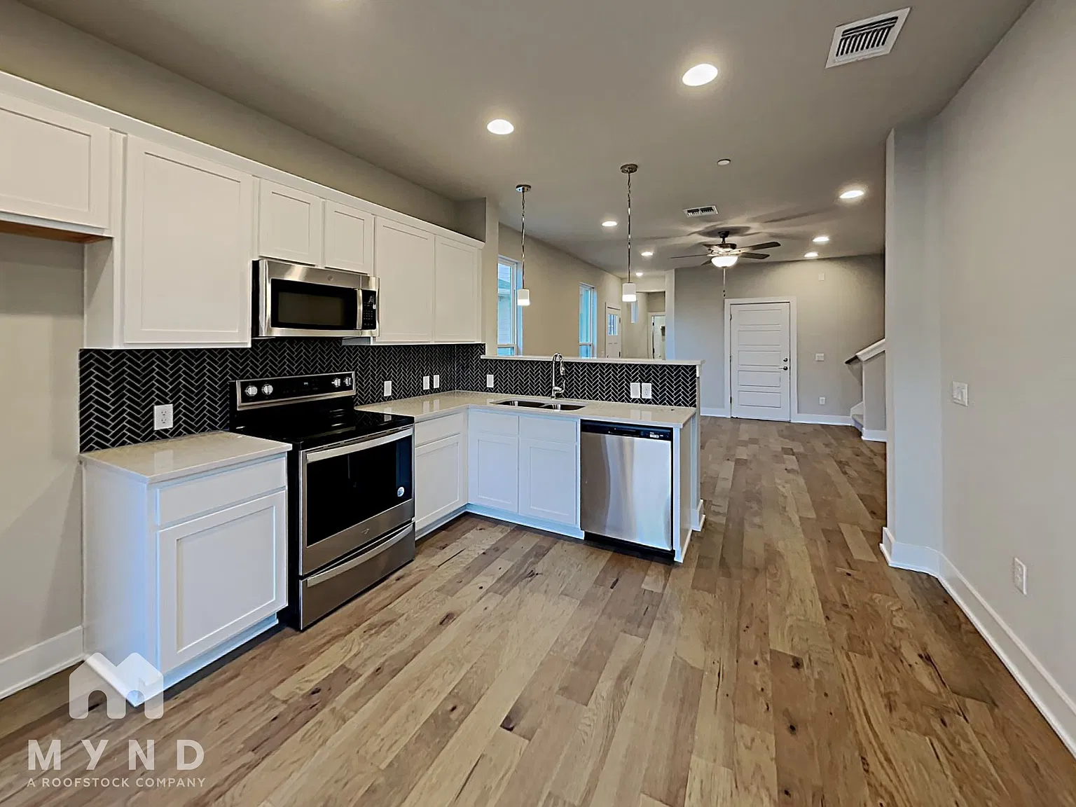 3 bed, 2.5 bath, 1729 sqft, $2,050 — Photo 1