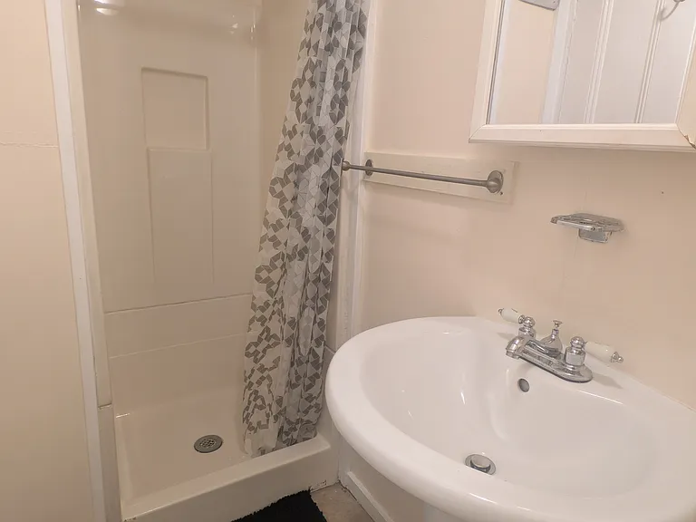 6 Clinton St #B — Photo 11