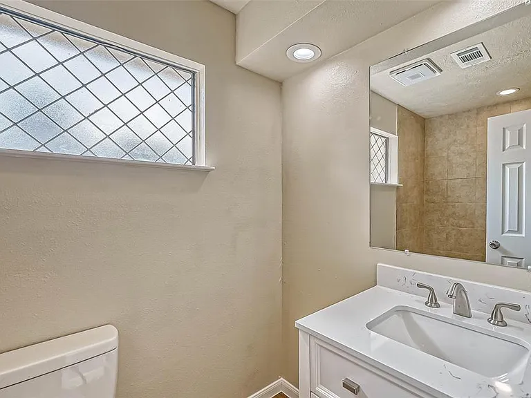 2478 Woodbury St — Photo 35