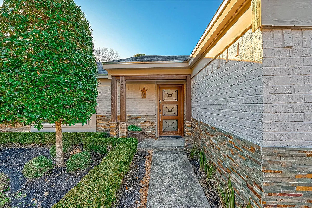 Building Photo - 520 E Castle Harbour Dr