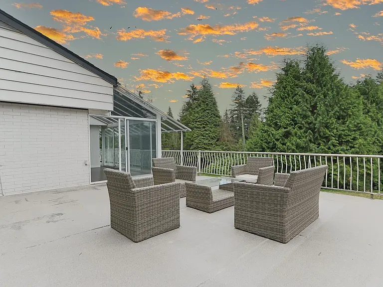 660 Kenwood Rd — Photo 23