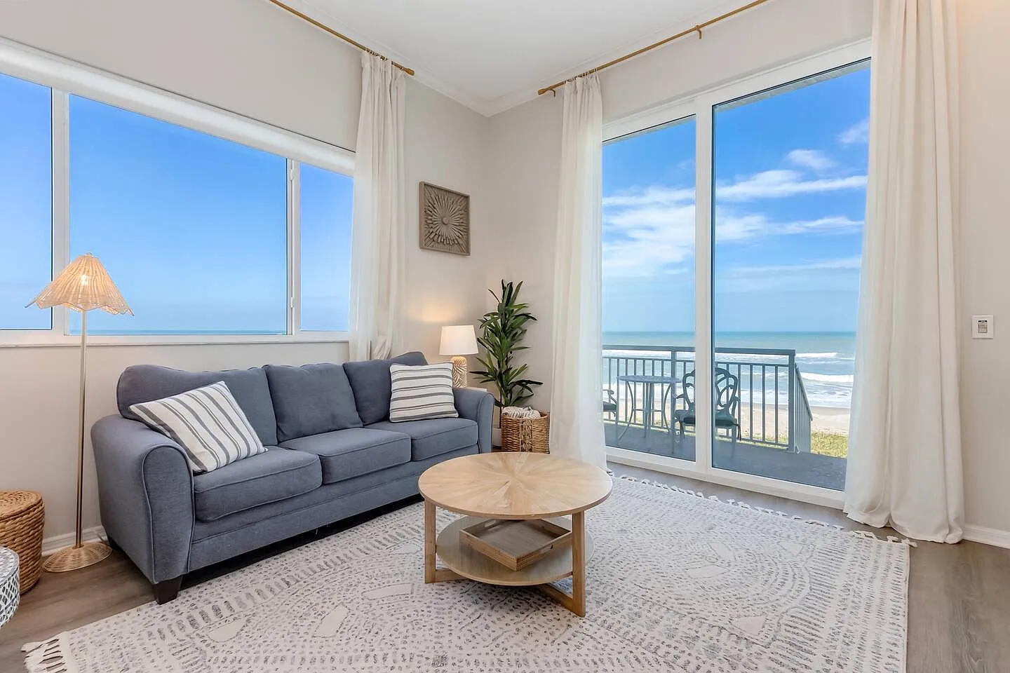 2 bed, 2.5 bath, 1290 sqft, $4,950 — Photo 1