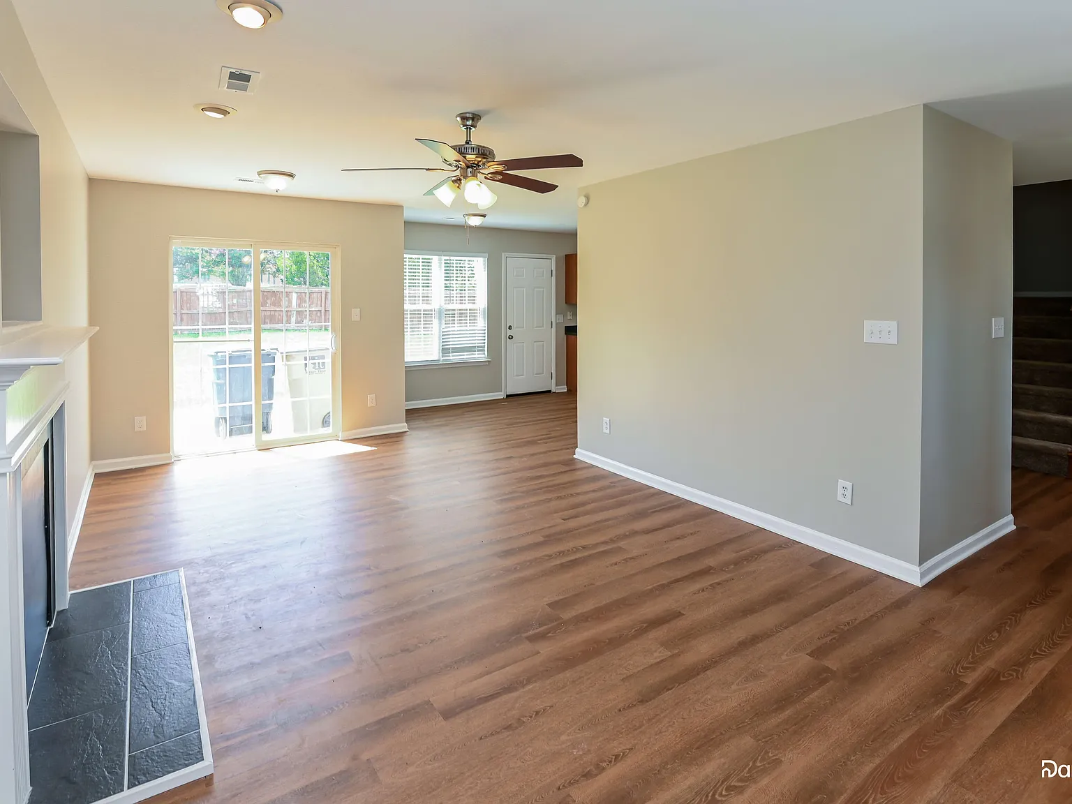 3 bed, 2.5 bath, 1718 sqft, $2,145 — Photo 4