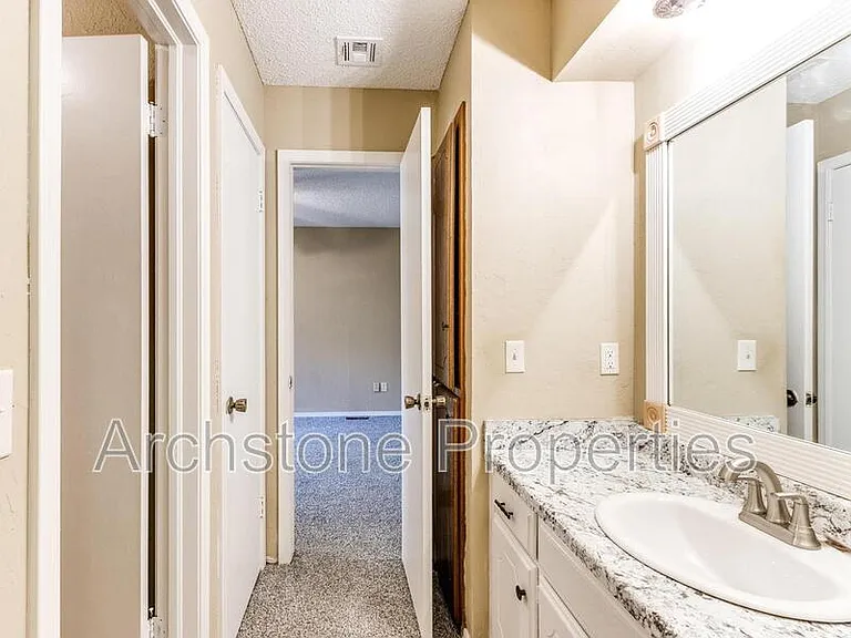6605 Lyrewood Ln — Photo 21