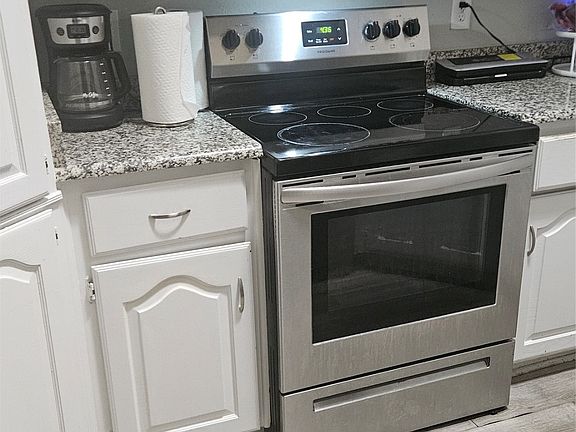 5th image of 1834 Cool Springs Dr