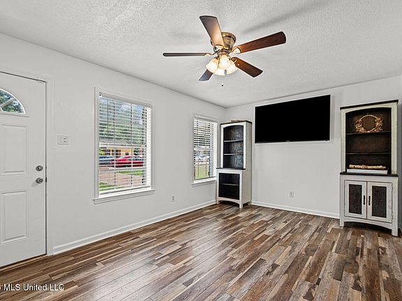 5th image of 8144 Cedarbrook Dr
