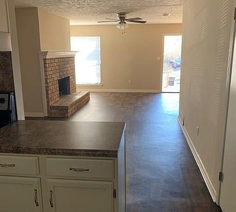 5th image of 40 Glenwood Ct