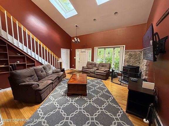4th image of 1165 Manor Hill Rd