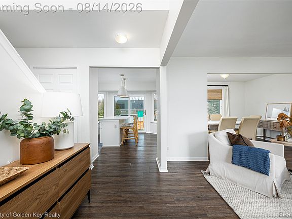 3rd image of 1266 Theresa Dr