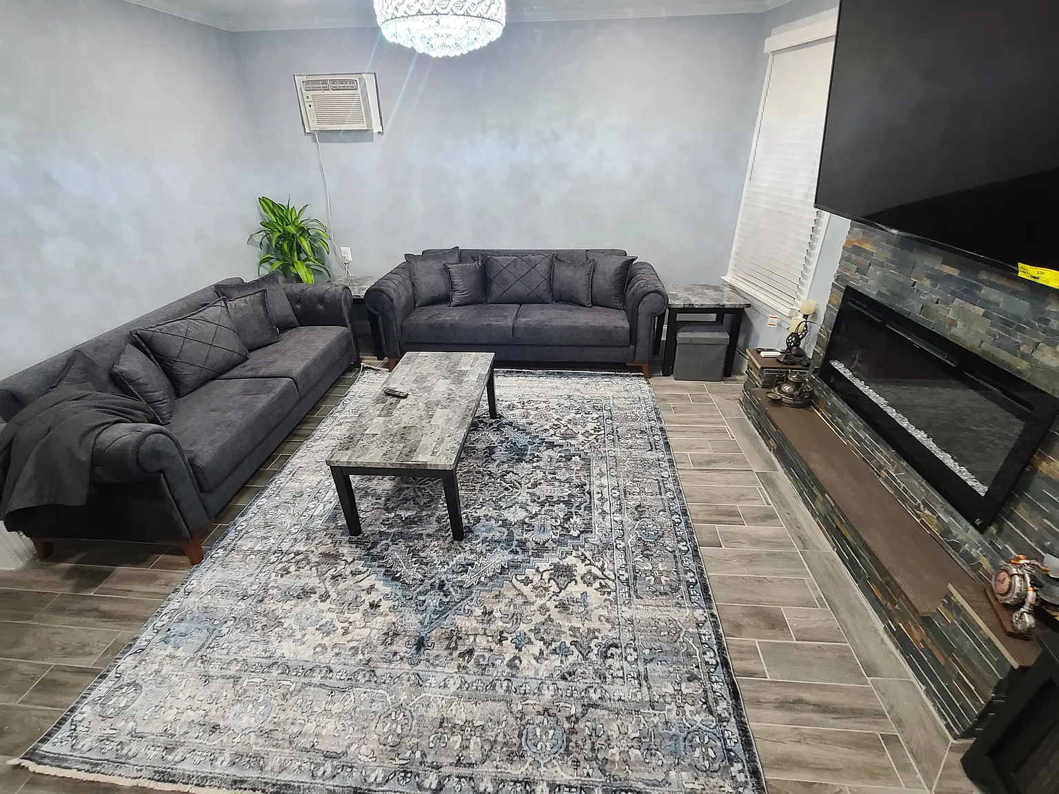 3 bed, 1450 sqft, $3,790 — Photo 3
